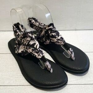 Sanuk Yoga White and Black Ankle Straps Woman Sandals Size 8